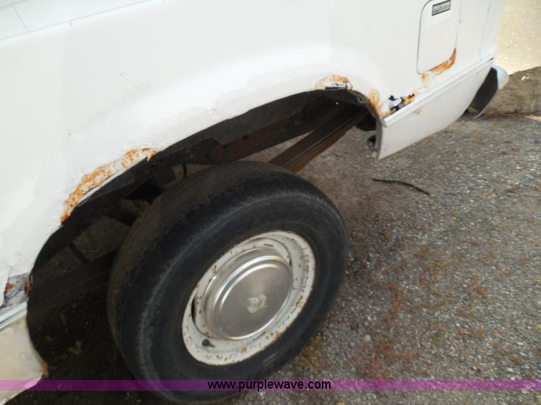 image for item I3365 1989 Ford Econoline E150 cargo van