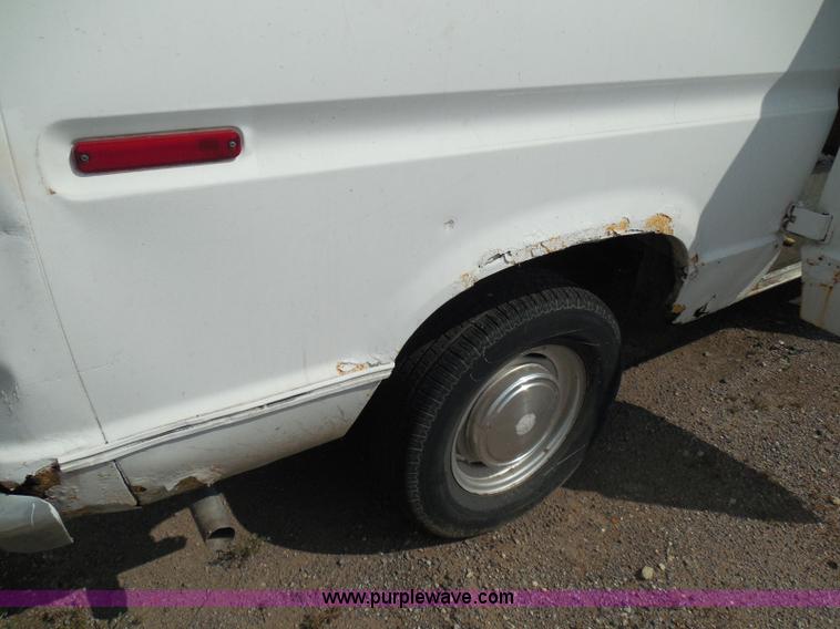 image for item I3365 1989 Ford Econoline E150 cargo van