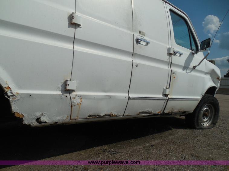 image for item I3365 1989 Ford Econoline E150 cargo van