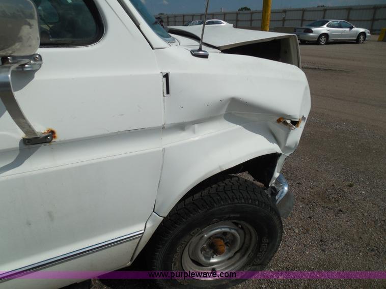 image for item I3365 1989 Ford Econoline E150 cargo van