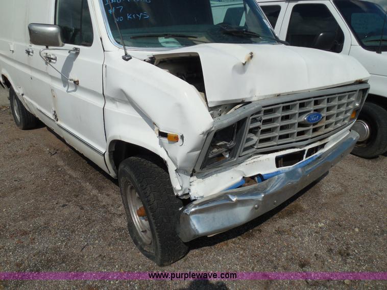 image for item I3365 1989 Ford Econoline E150 cargo van