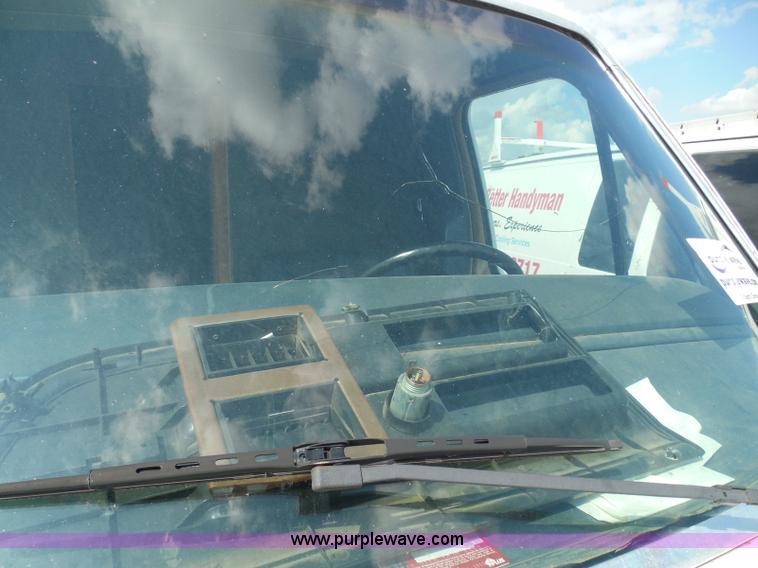 image for item I3365 1989 Ford Econoline E150 cargo van