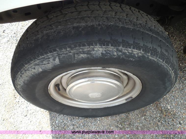 image for item I3365 1989 Ford Econoline E150 cargo van