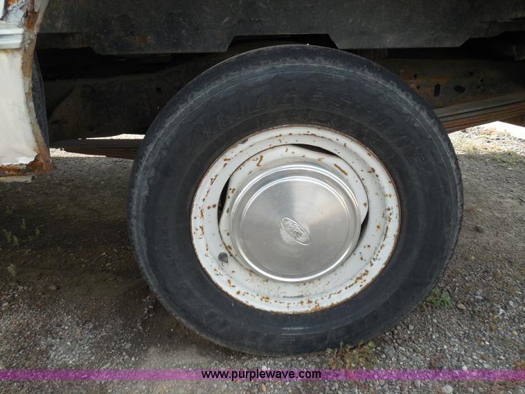 image for item I3365 1989 Ford Econoline E150 cargo van