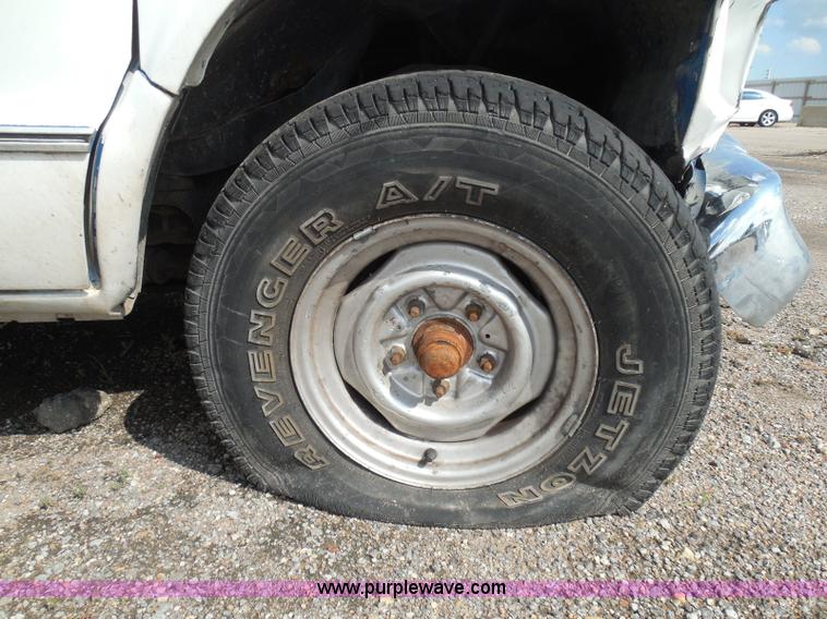 image for item I3365 1989 Ford Econoline E150 cargo van