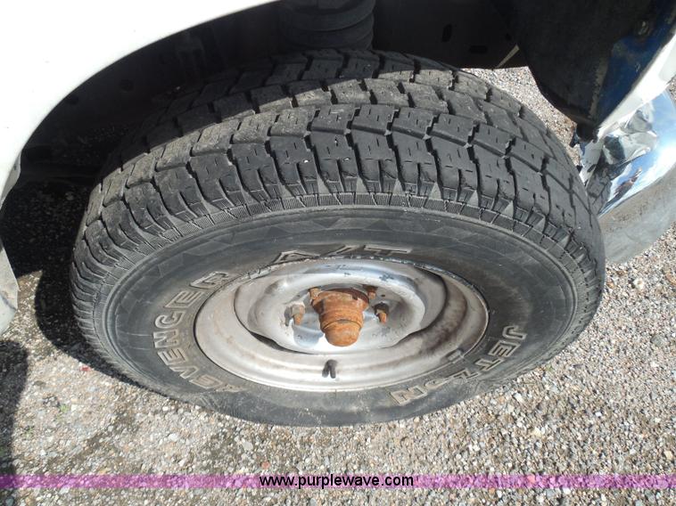 image for item I3365 1989 Ford Econoline E150 cargo van