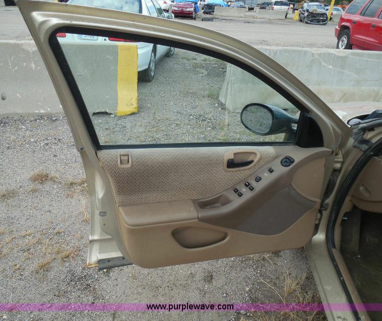 image for item I3366 2000 Dodge Stratus SE