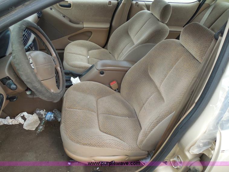 image for item I3366 2000 Dodge Stratus SE