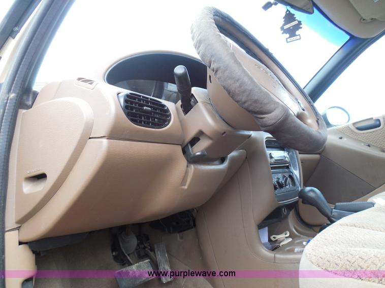 image for item I3366 2000 Dodge Stratus SE