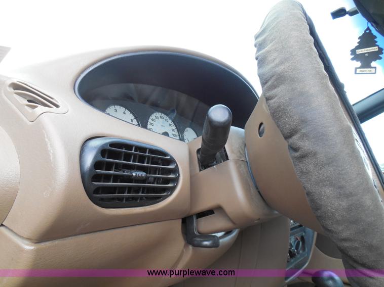 image for item I3366 2000 Dodge Stratus SE