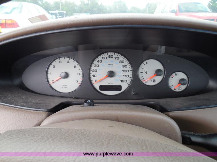 image for item I3366 2000 Dodge Stratus SE