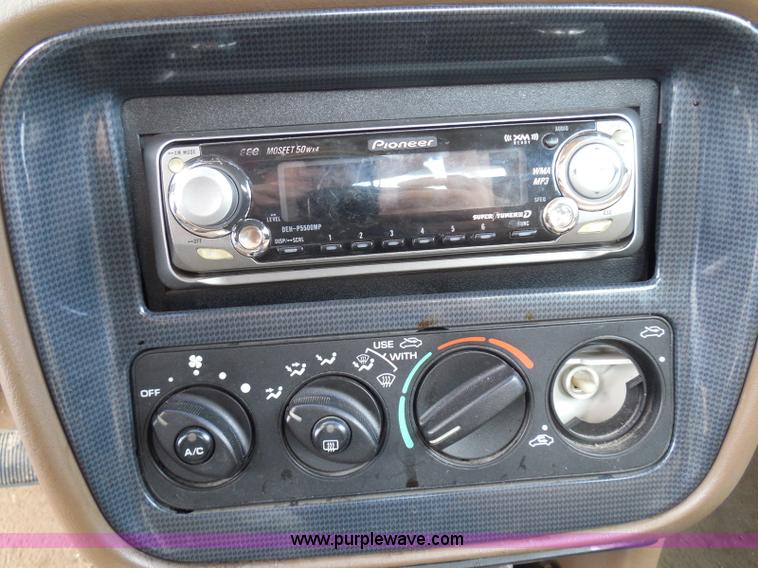 image for item I3366 2000 Dodge Stratus SE