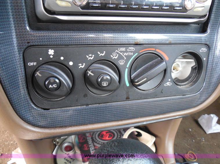 image for item I3366 2000 Dodge Stratus SE