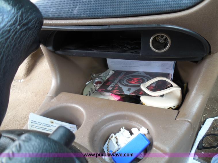 image for item I3366 2000 Dodge Stratus SE