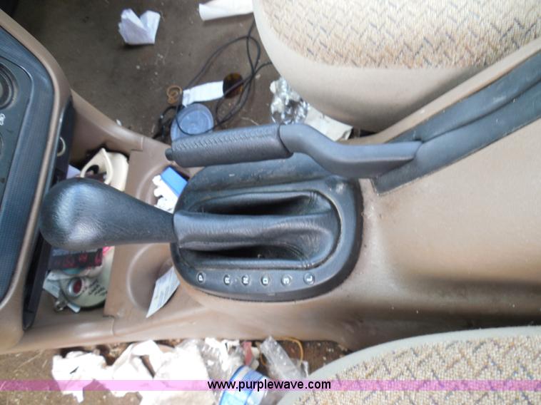 image for item I3366 2000 Dodge Stratus SE