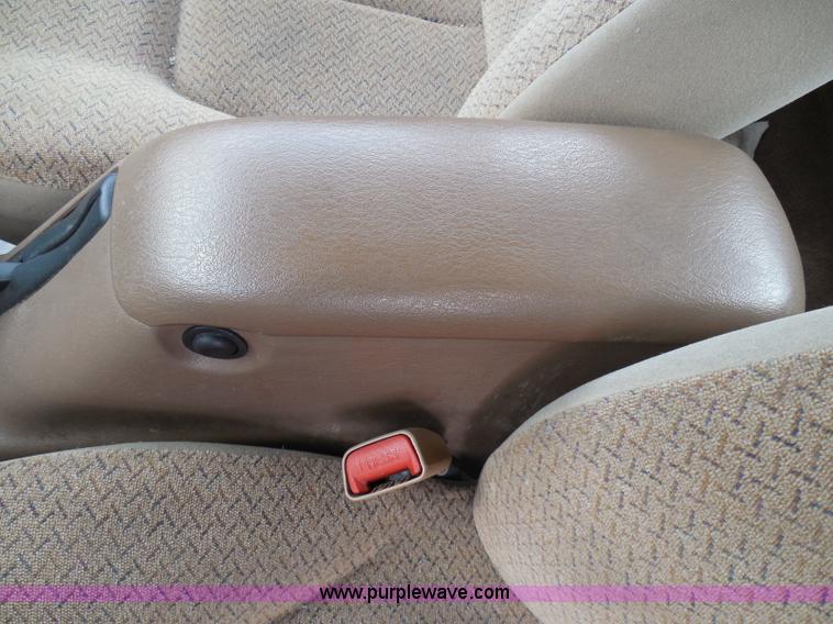 image for item I3366 2000 Dodge Stratus SE