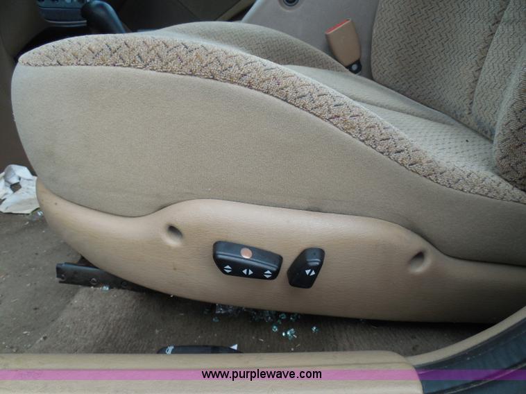 image for item I3366 2000 Dodge Stratus SE