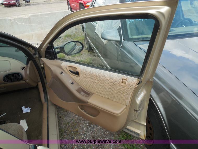 image for item I3366 2000 Dodge Stratus SE