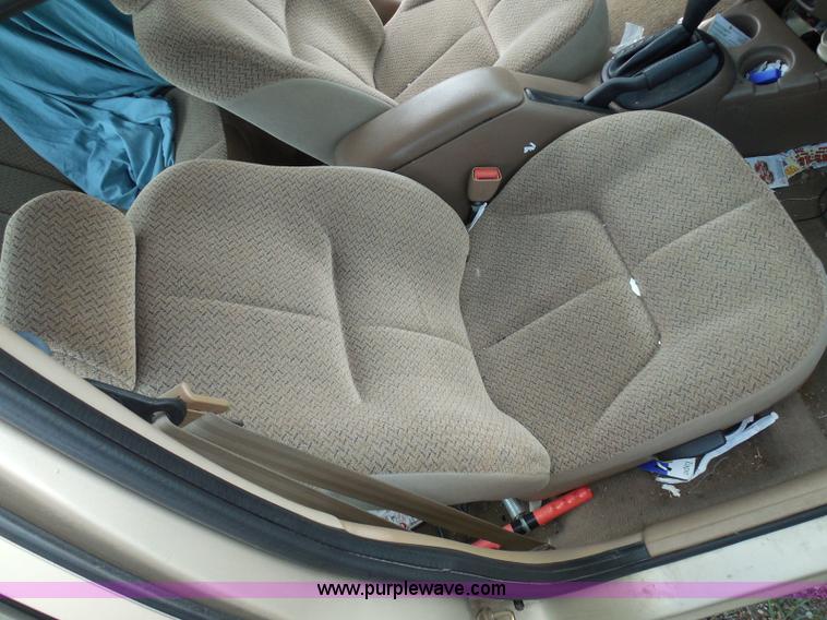 image for item I3366 2000 Dodge Stratus SE