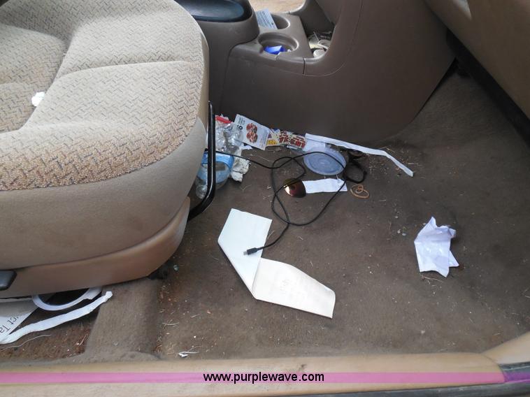 image for item I3366 2000 Dodge Stratus SE