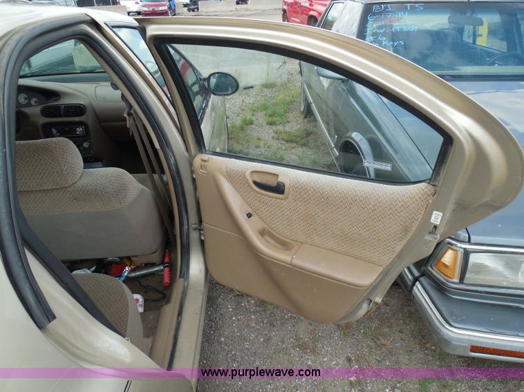 image for item I3366 2000 Dodge Stratus SE