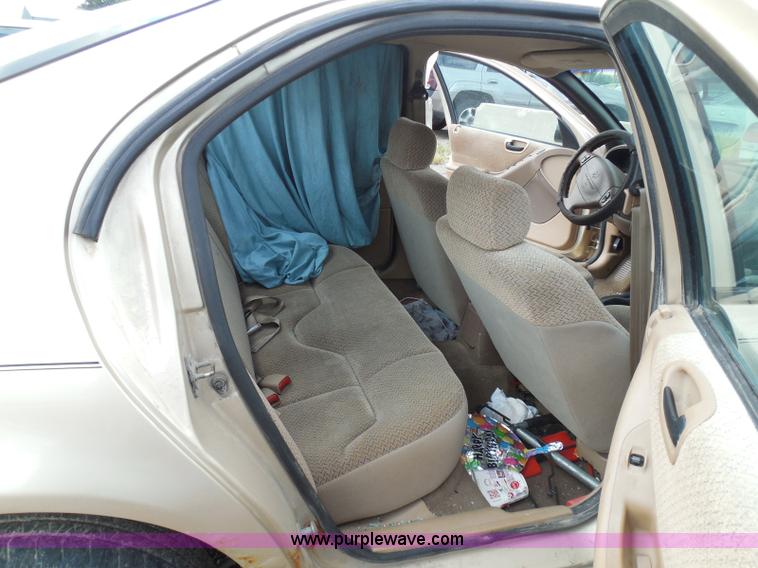 image for item I3366 2000 Dodge Stratus SE