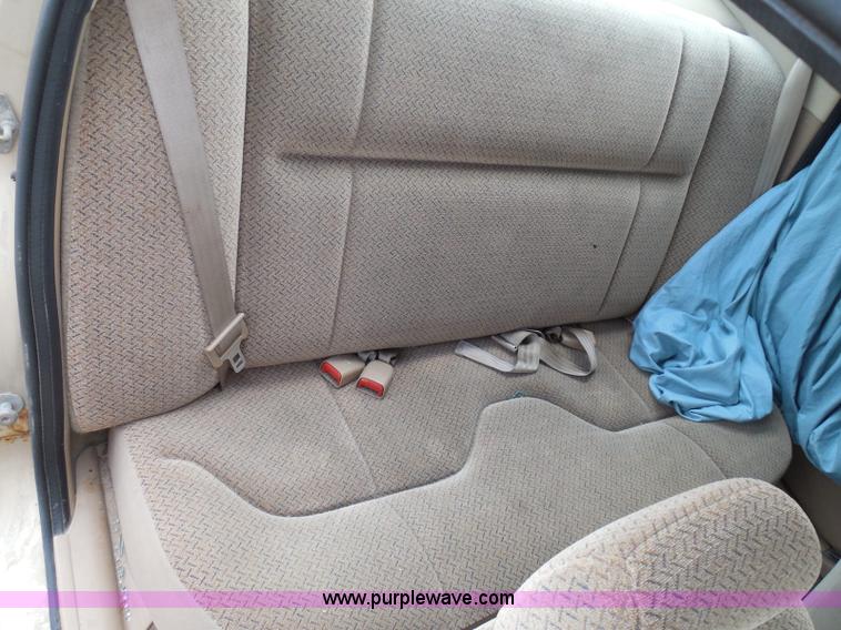 image for item I3366 2000 Dodge Stratus SE