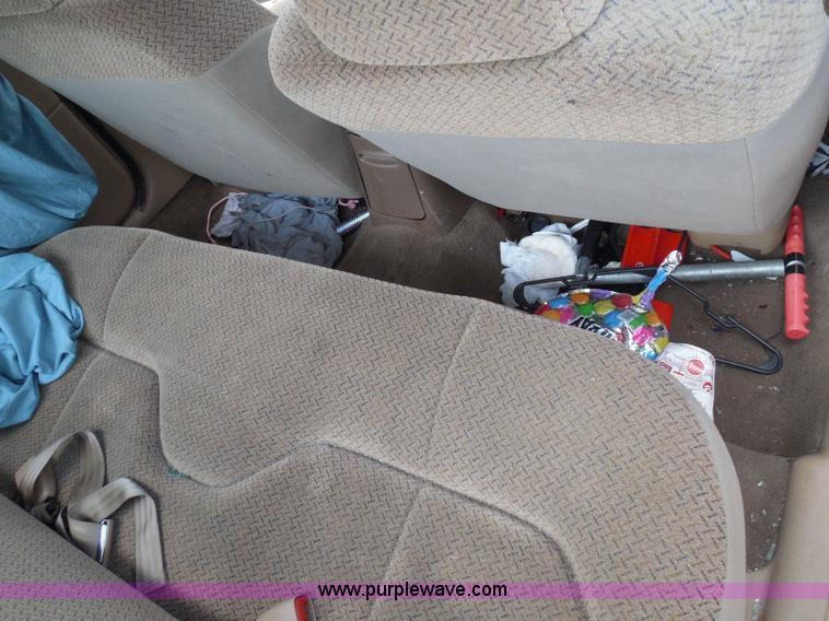 image for item I3366 2000 Dodge Stratus SE