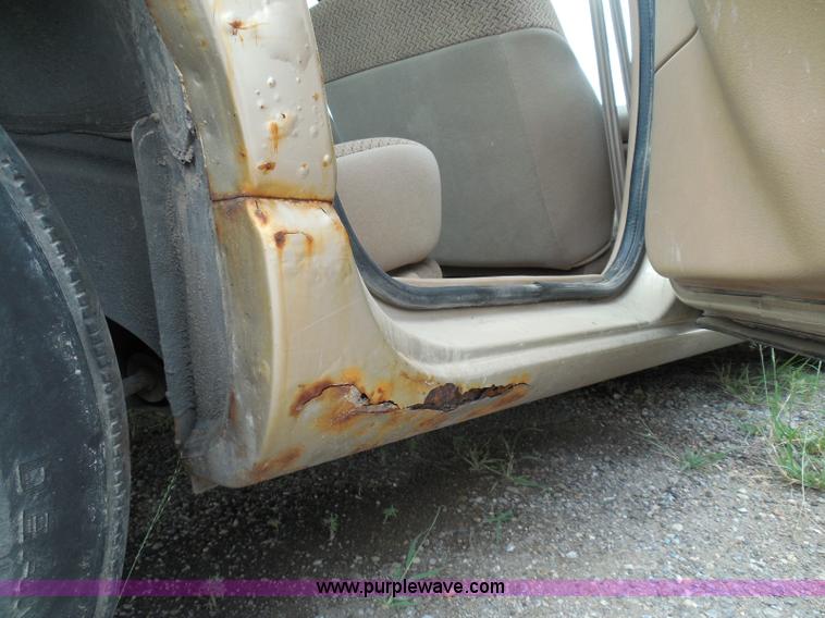 image for item I3366 2000 Dodge Stratus SE