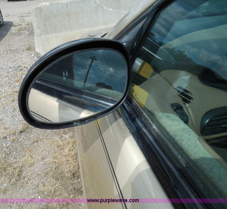 image for item I3366 2000 Dodge Stratus SE