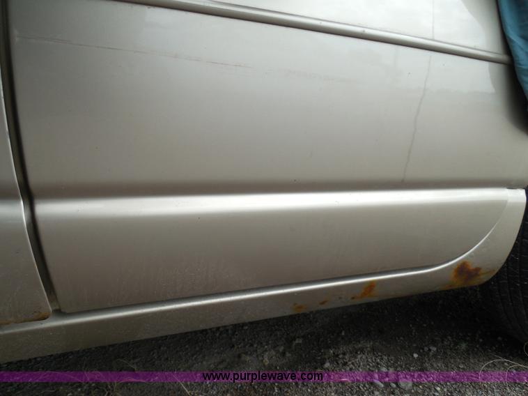 image for item I3366 2000 Dodge Stratus SE