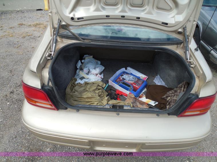 image for item I3366 2000 Dodge Stratus SE