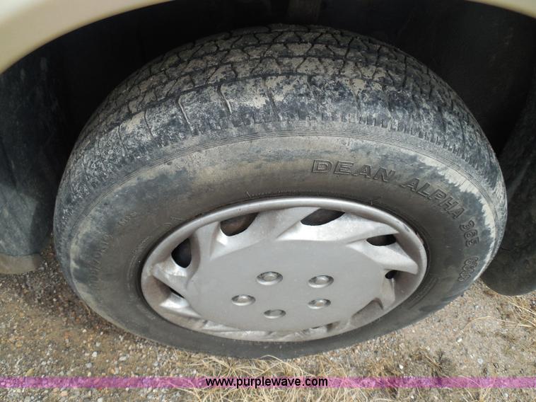 image for item I3366 2000 Dodge Stratus SE