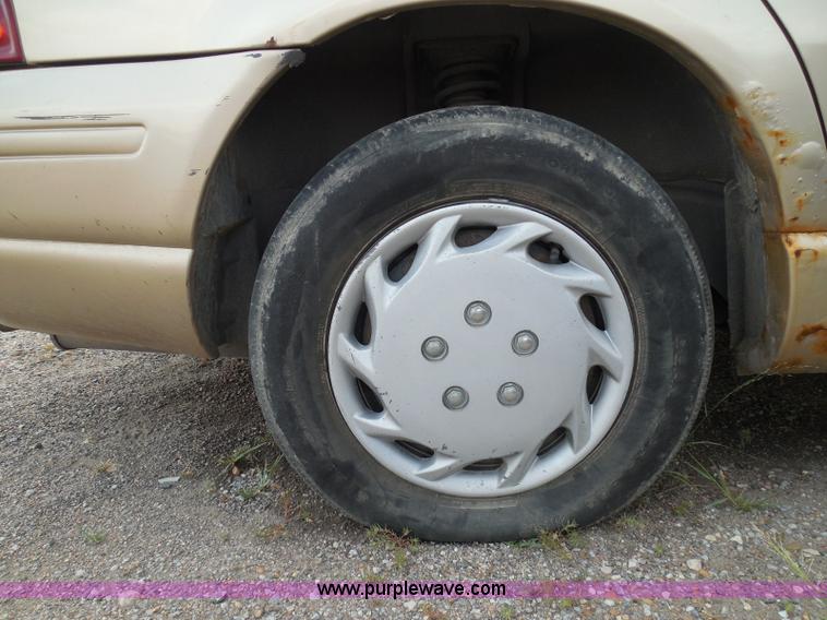 image for item I3366 2000 Dodge Stratus SE