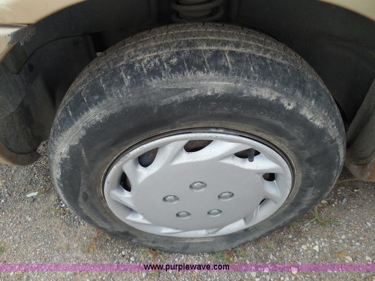 image for item I3366 2000 Dodge Stratus SE