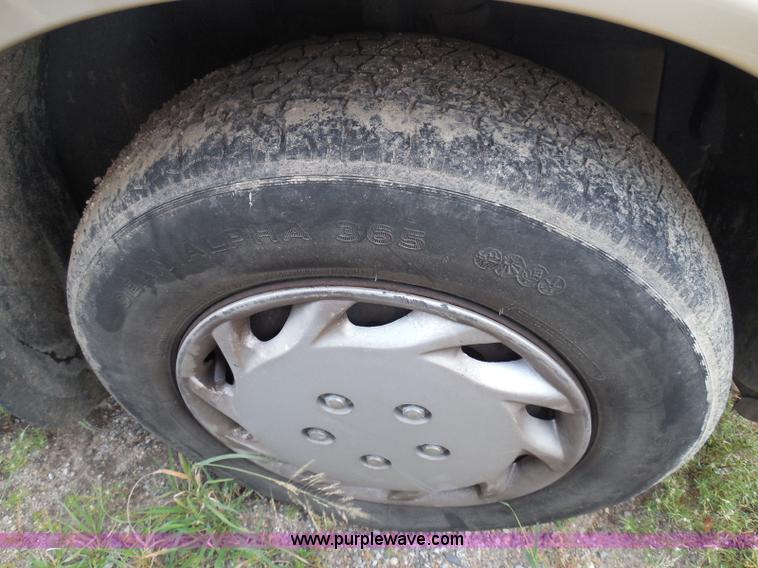 image for item I3366 2000 Dodge Stratus SE