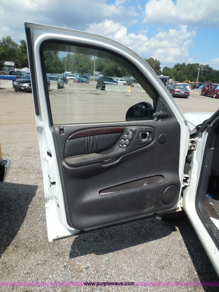 image for item I3367 2000 Dodge Durango SLT SUV