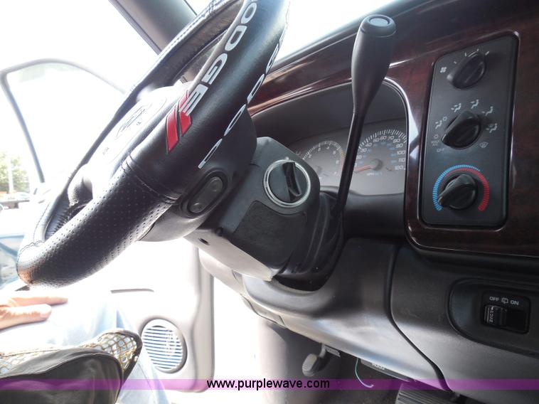 image for item I3367 2000 Dodge Durango SLT SUV