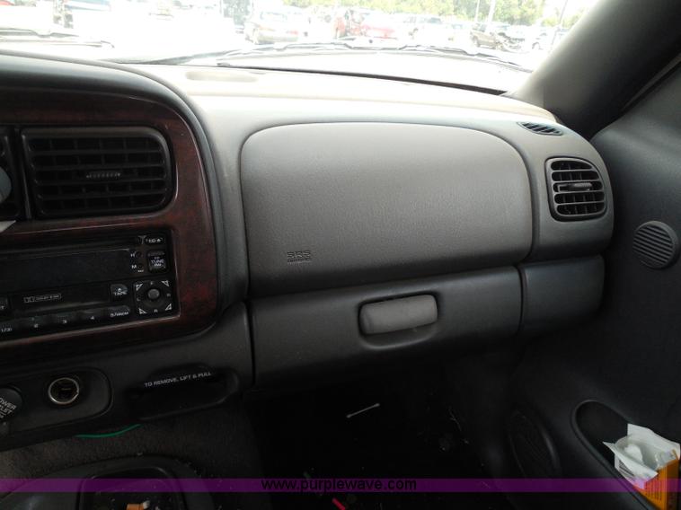 image for item I3367 2000 Dodge Durango SLT SUV