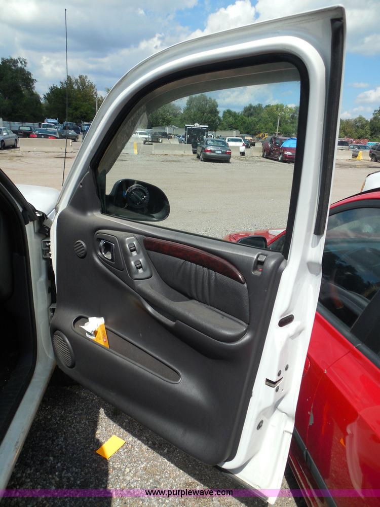 image for item I3367 2000 Dodge Durango SLT SUV