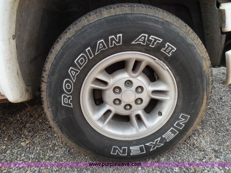 image for item I3367 2000 Dodge Durango SLT SUV