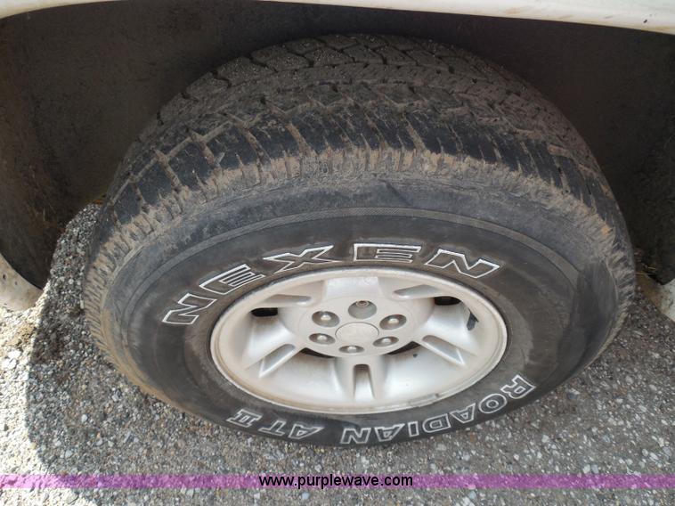 image for item I3367 2000 Dodge Durango SLT SUV