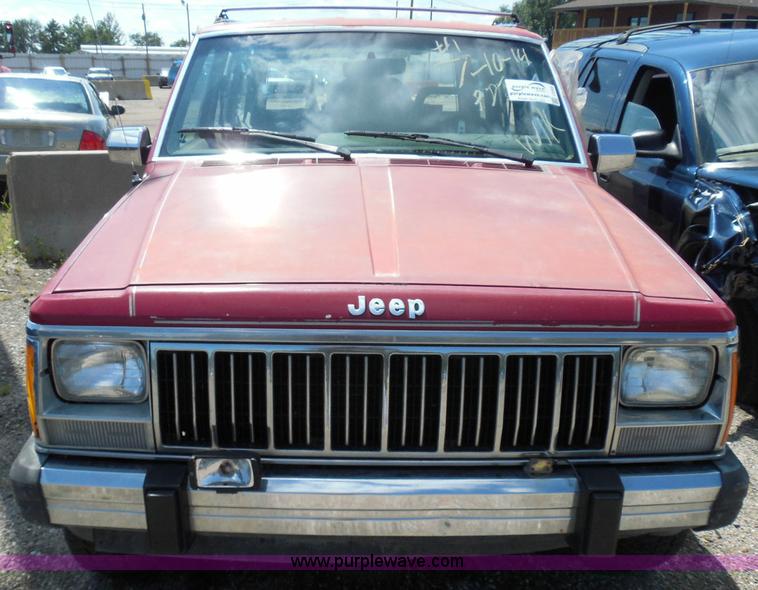 image for item I3369 1990 Jeep Cherokee Laredo SUV