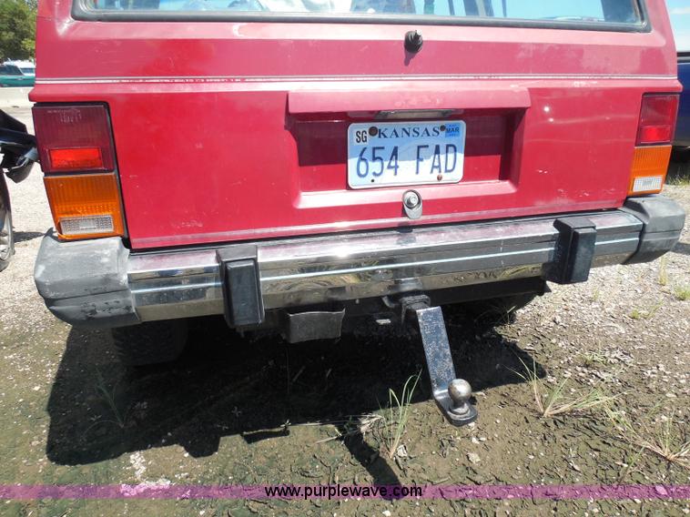 image for item I3369 1990 Jeep Cherokee Laredo SUV