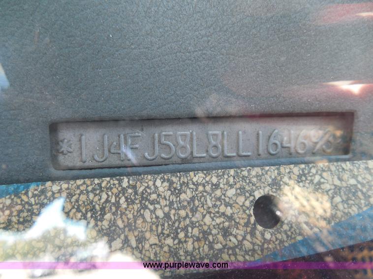 image for item I3369 1990 Jeep Cherokee Laredo SUV