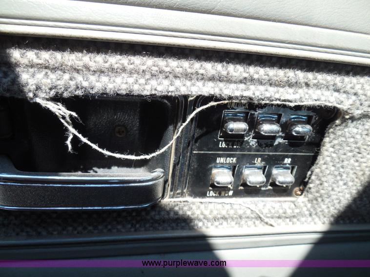 image for item I3369 1990 Jeep Cherokee Laredo SUV