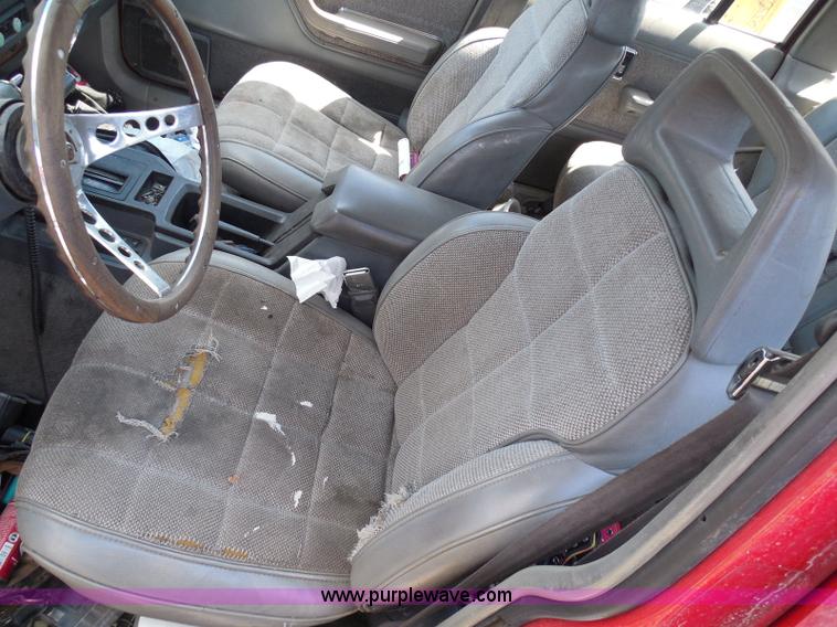 image for item I3369 1990 Jeep Cherokee Laredo SUV