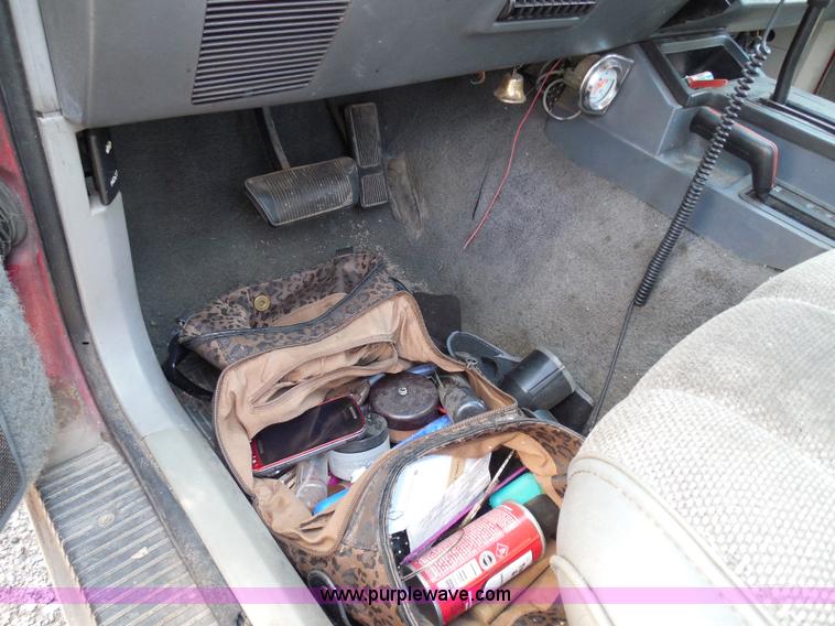 image for item I3369 1990 Jeep Cherokee Laredo SUV