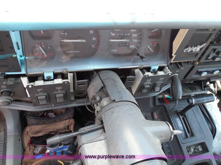 image for item I3369 1990 Jeep Cherokee Laredo SUV