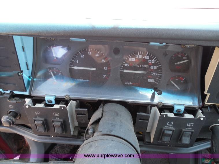 image for item I3369 1990 Jeep Cherokee Laredo SUV